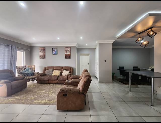 3 BEDROOM TOWNHOUSE FOR SALE IN ARCON PARK